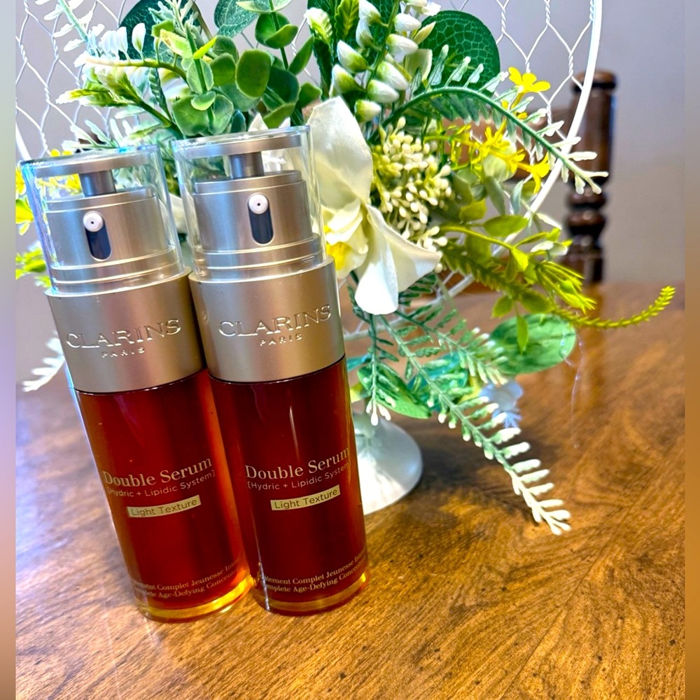 Clarins Double Serum Light Texture Anti-aging - one bottle